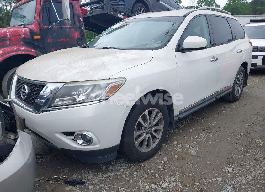 Photo 2 of 2013 Nissan Pathfinder SL (VIN 5N1AR2MN8DC631266)