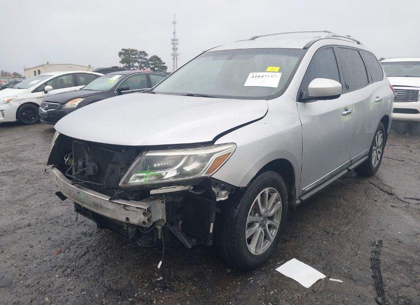 Photo 2 of 2013 Nissan Pathfinder SL (VIN 5N1AR2MN8DC646463)