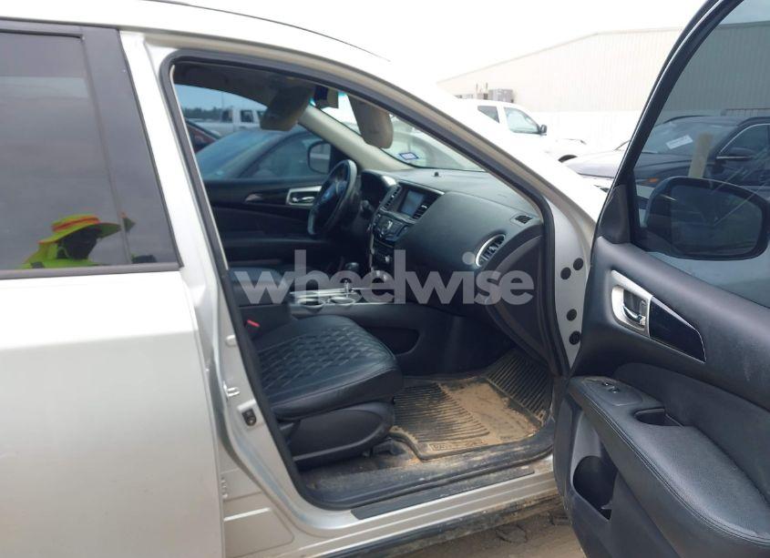 Photo 5 of 2013 Nissan Pathfinder SV (VIN 5N1AR2MN8DC649752)