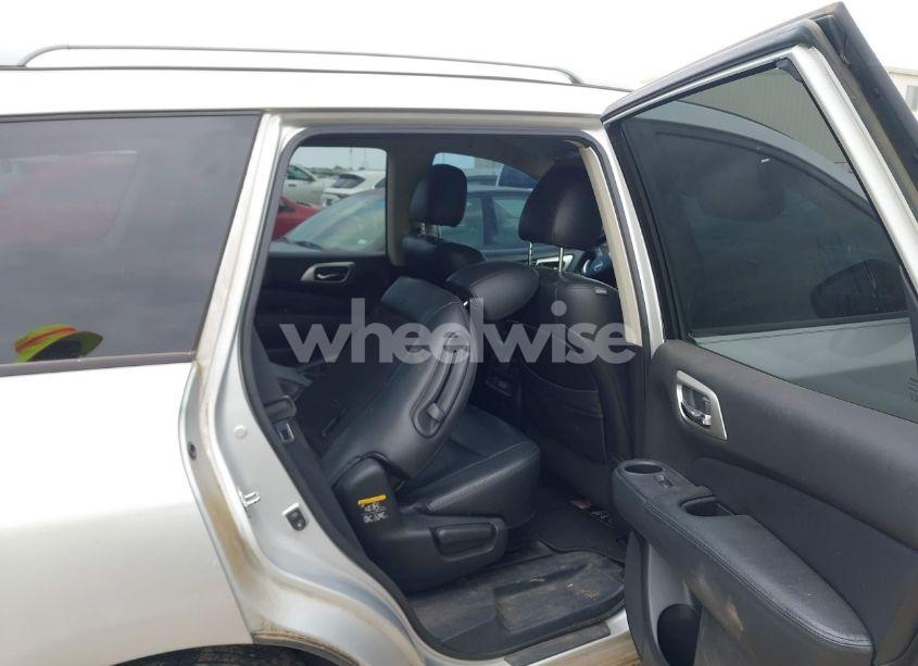 Photo 8 of 2013 Nissan Pathfinder SV (VIN 5N1AR2MN8DC649752)