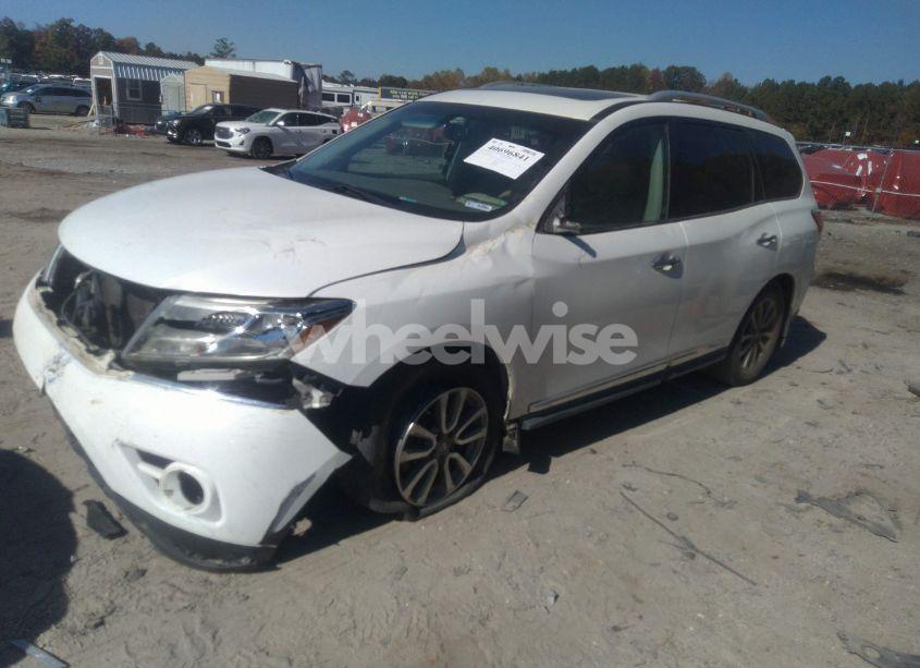 Photo 2 of 2013 Nissan Pathfinder SL (VIN 5N1AR2MN8DC686932)