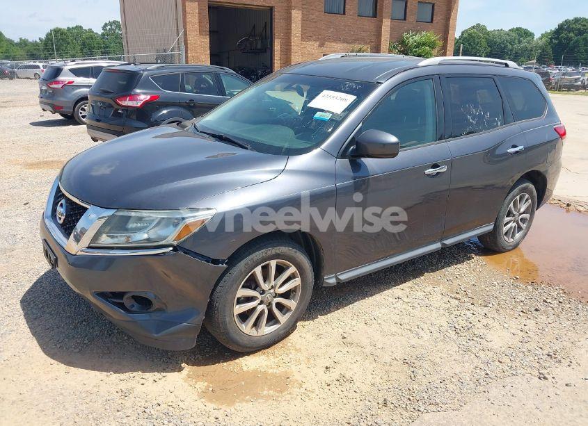 Photo 2 of 2014 Nissan Pathfinder SV (VIN 5N1AR2MN8EC652538)