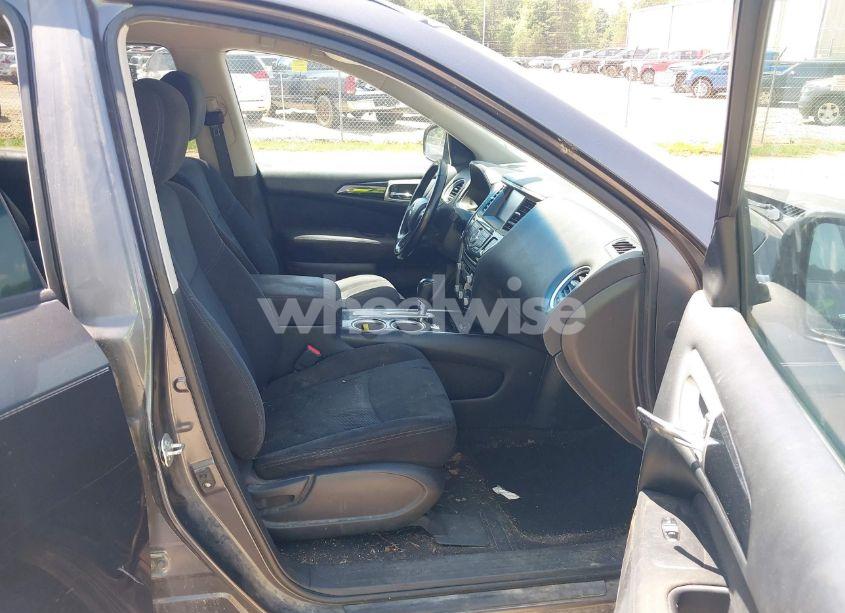 Photo 5 of 2014 Nissan Pathfinder SV (VIN 5N1AR2MN8EC652538)