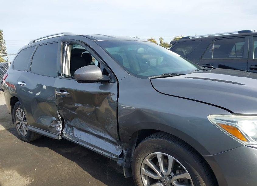 Photo 13 of 2015 Nissan Pathfinder SV (VIN 5N1AR2MN8FC628029)