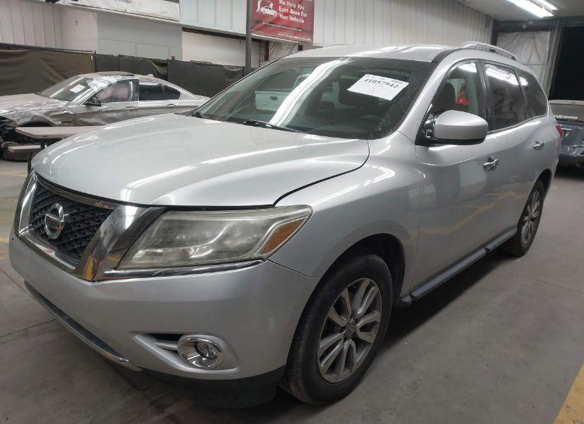 Photo 2 of 2015 Nissan Pathfinder PLATINUM/S/SL/SV (VIN 5N1AR2MN8FC636065)