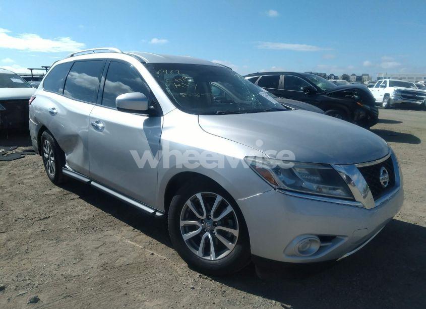 2015 Nissan Pathfinder S (VIN 5N1AR2MN8FC658082) main photo