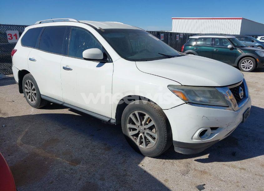 2015 Nissan Pathfinder S (VIN 5N1AR2MN8FC668305) main photo