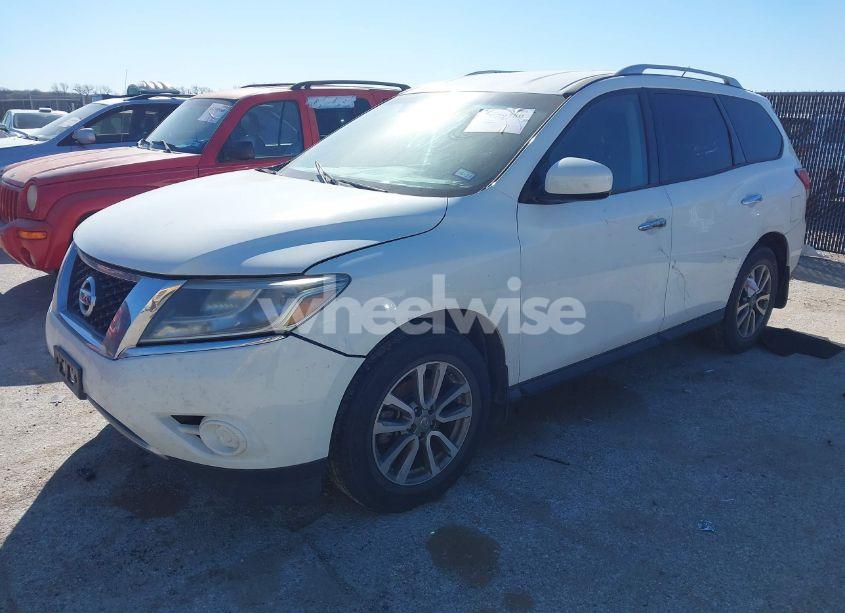 Photo 2 of 2015 Nissan Pathfinder S (VIN 5N1AR2MN8FC668305)
