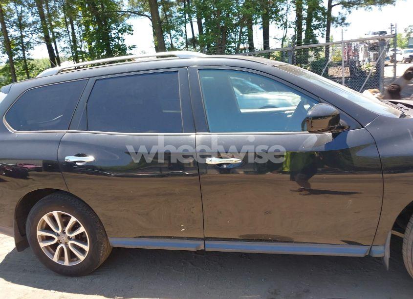 Photo 13 of 2015 Nissan Pathfinder SV (VIN 5N1AR2MN8FC678462)