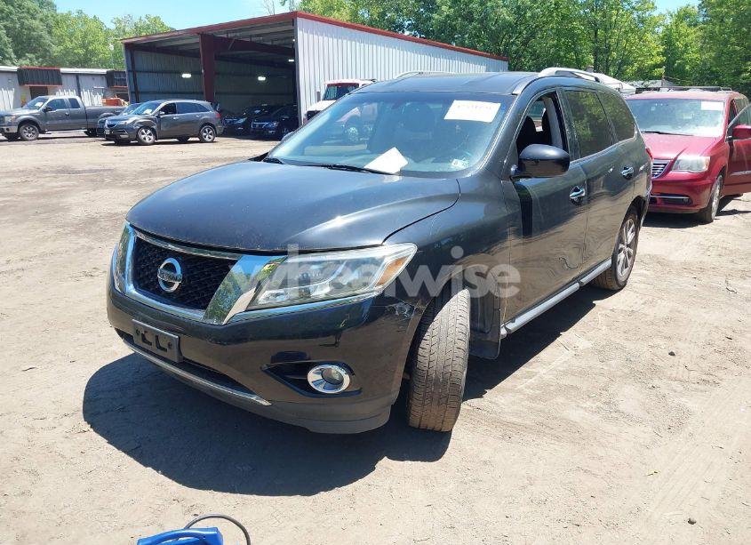 Photo 2 of 2015 Nissan Pathfinder SV (VIN 5N1AR2MN8FC678462)