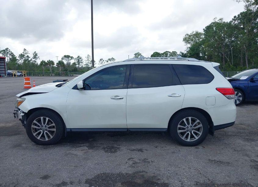 Photo 15 of 2015 Nissan Pathfinder SV (VIN 5N1AR2MN8FC704980)