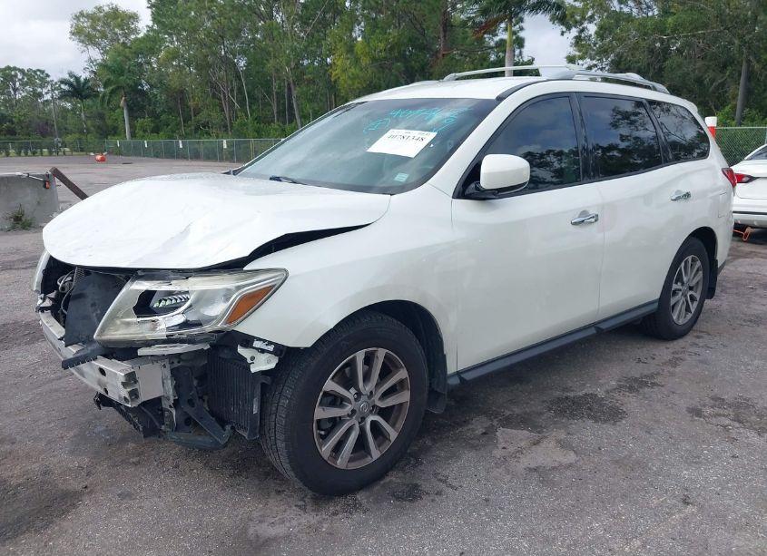 Photo 2 of 2015 Nissan Pathfinder SV (VIN 5N1AR2MN8FC704980)