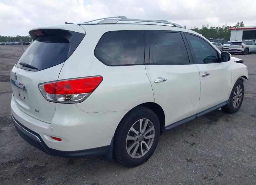 Photo 4 of 2015 Nissan Pathfinder SV (VIN 5N1AR2MN8FC704980)