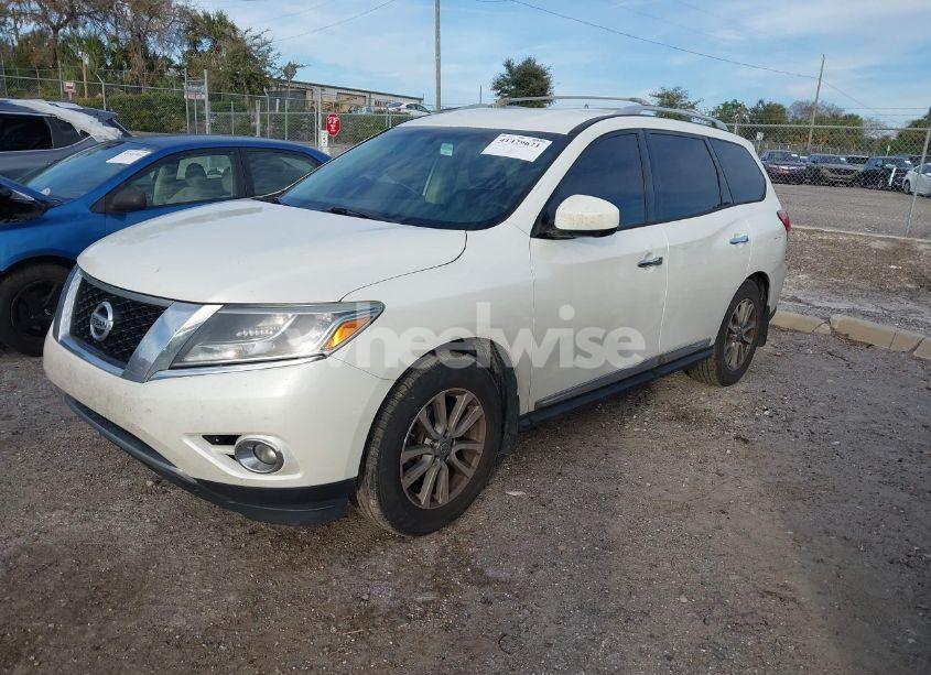 Photo 2 of 2016 Nissan Pathfinder SL (VIN 5N1AR2MN8GC623561)