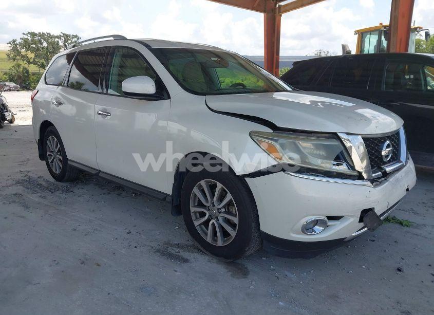 2016 Nissan Pathfinder SV (VIN 5N1AR2MN8GC637220) main photo