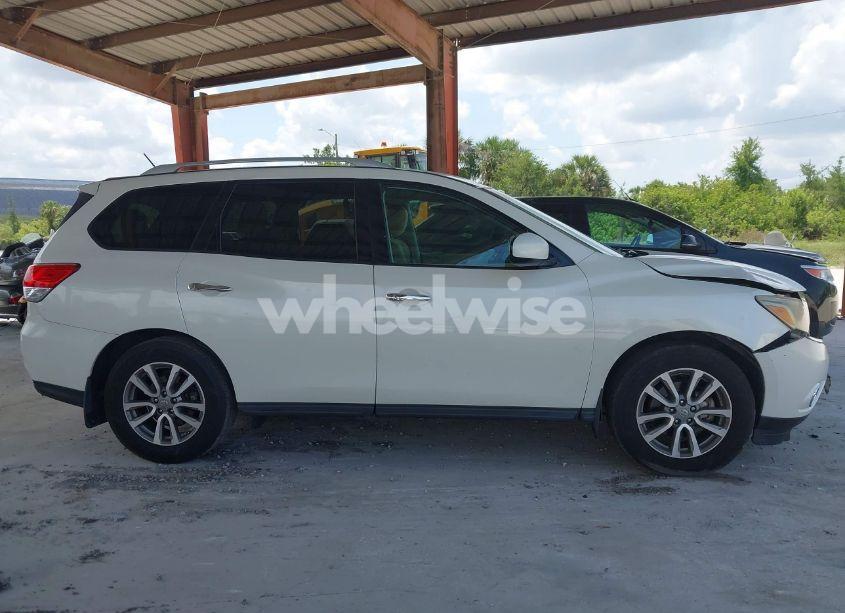 Photo 13 of 2016 Nissan Pathfinder SV (VIN 5N1AR2MN8GC637220)