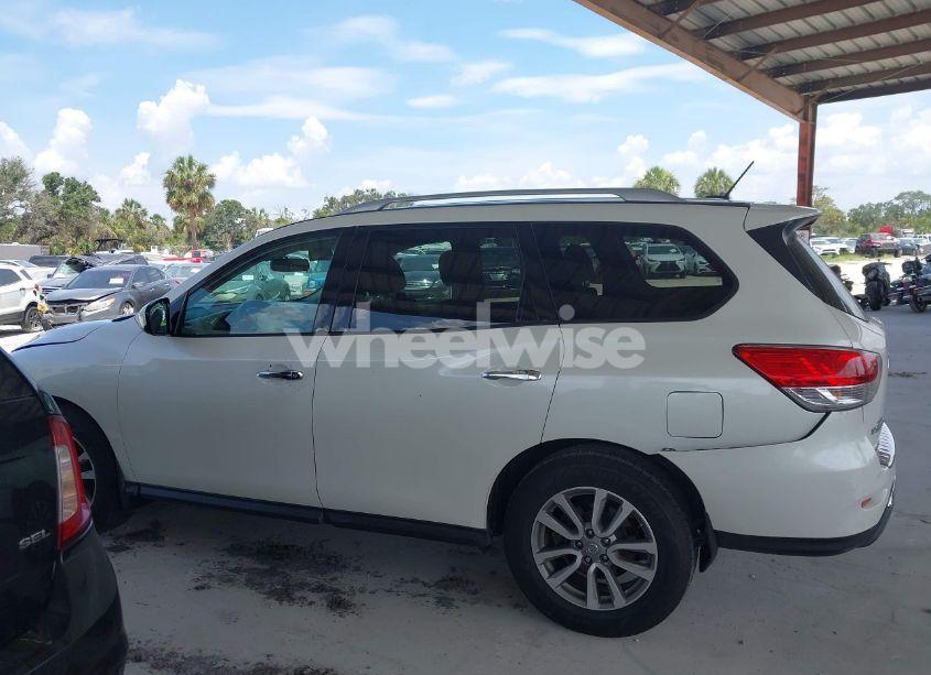 Photo 14 of 2016 Nissan Pathfinder SV (VIN 5N1AR2MN8GC637220)