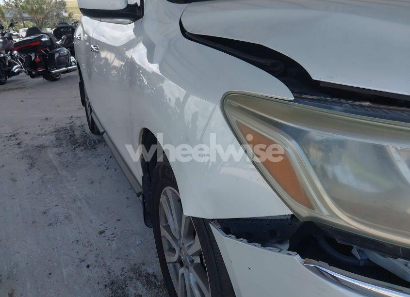 Photo 19 of 2016 Nissan Pathfinder SV (VIN 5N1AR2MN8GC637220)