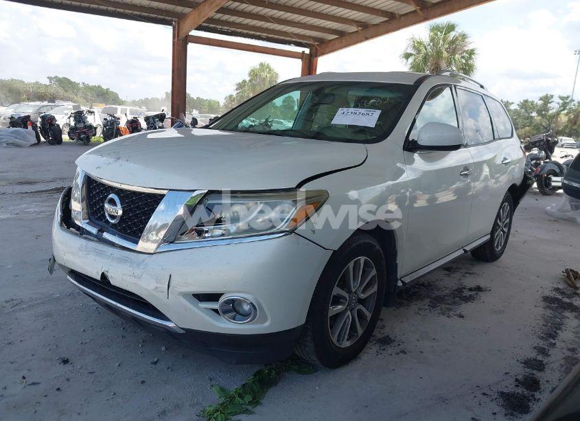 Photo 2 of 2016 Nissan Pathfinder SV (VIN 5N1AR2MN8GC637220)