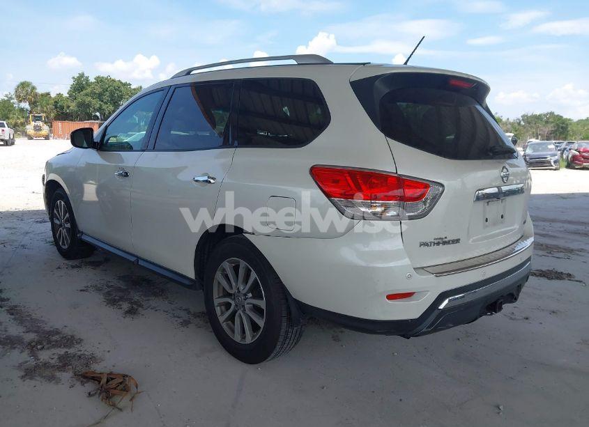 Photo 3 of 2016 Nissan Pathfinder SV (VIN 5N1AR2MN8GC637220)