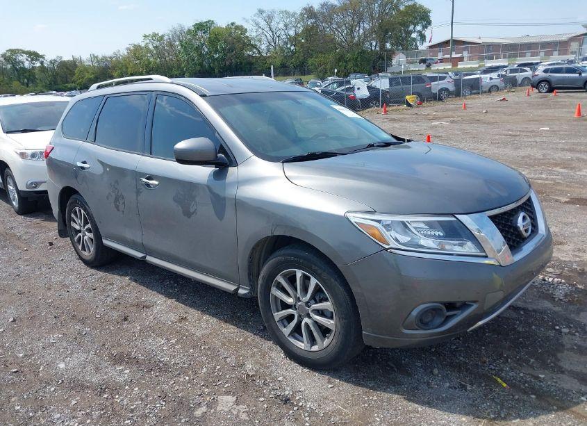 2016 Nissan Pathfinder S (VIN 5N1AR2MN8GC658777) main photo
