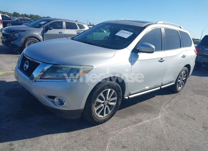 Photo 2 of 2013 Nissan Pathfinder SL (VIN 5N1AR2MN9DC637366)