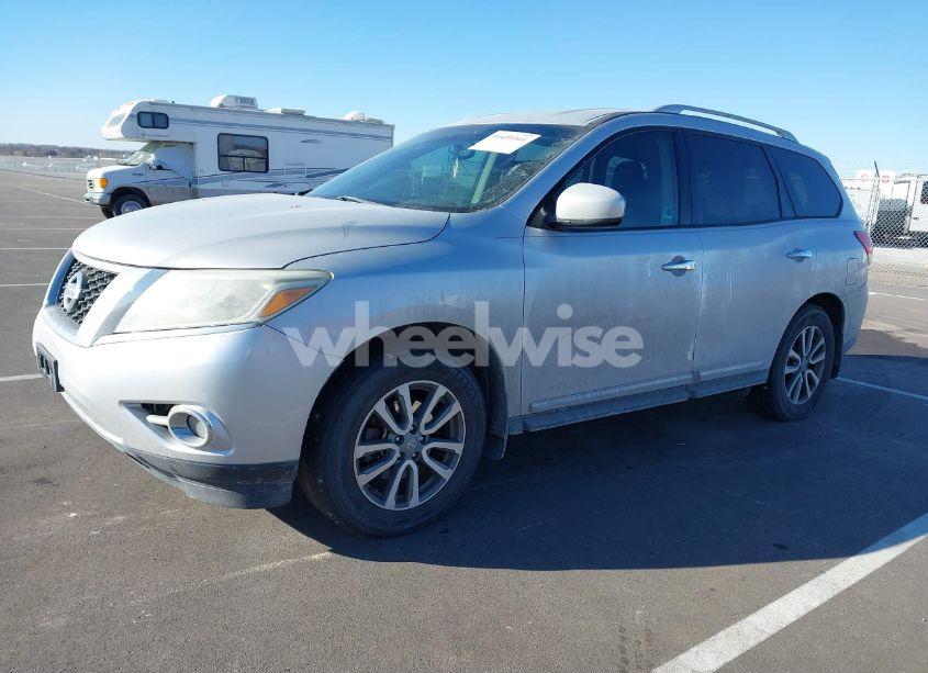 Photo 2 of 2013 Nissan Pathfinder SL (VIN 5N1AR2MN9DC638176)