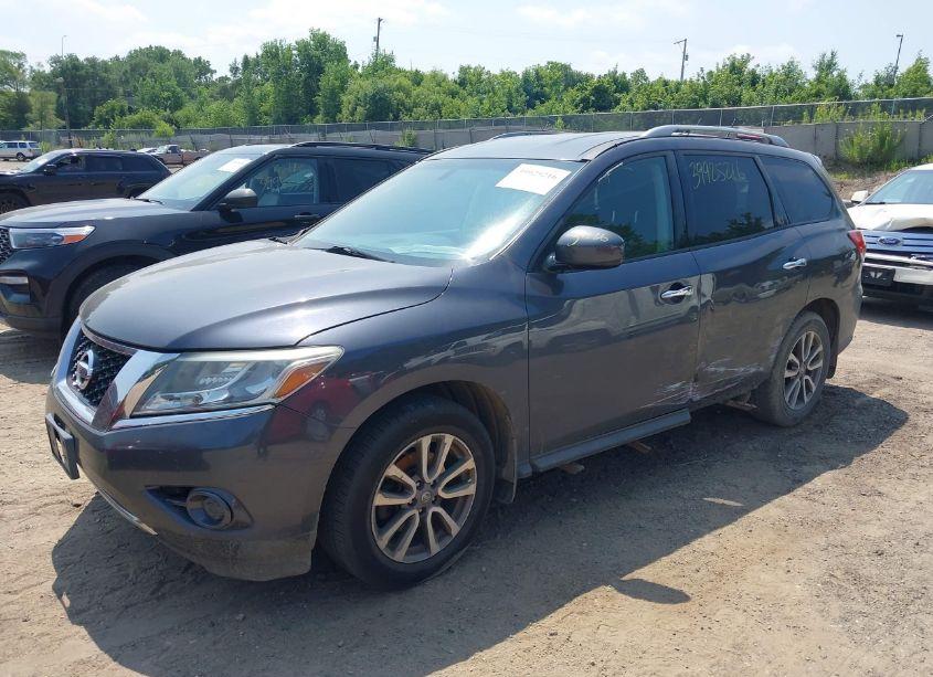 Photo 2 of 2014 Nissan Pathfinder SV (VIN 5N1AR2MN9EC654041)