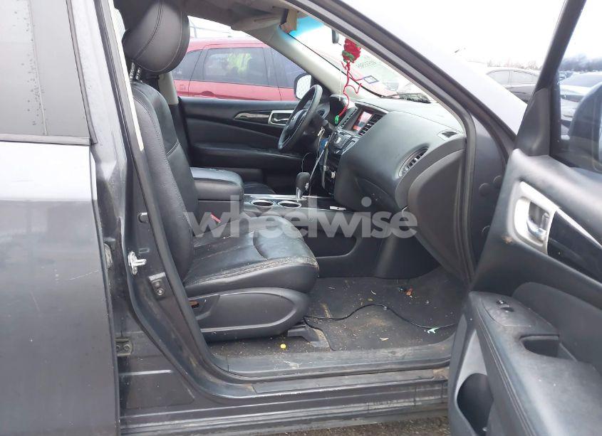 Photo 5 of 2014 Nissan Pathfinder S (VIN 5N1AR2MN9EC729949)