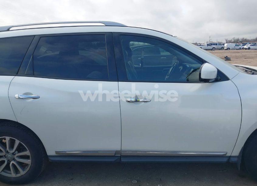 Photo 13 of 2015 Nissan Pathfinder SL (VIN 5N1AR2MN9FC616231)
