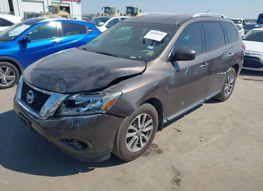 Photo 2 of 2016 Nissan Pathfinder S (VIN 5N1AR2MN9GC624525)