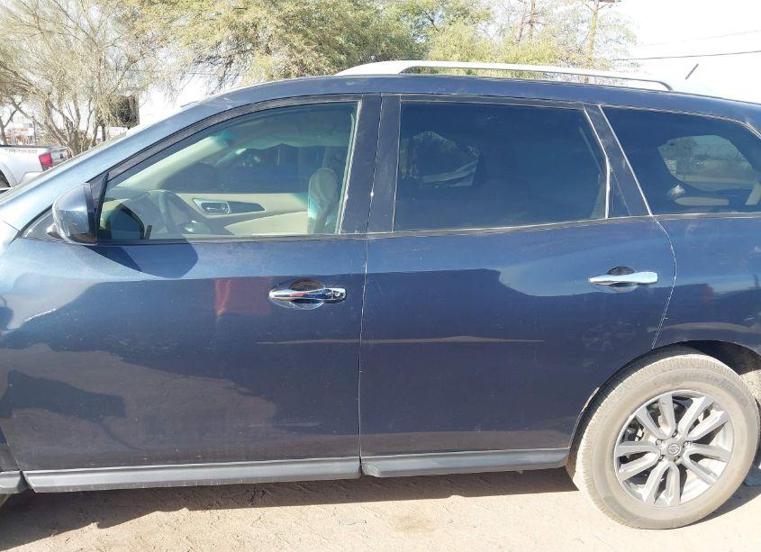 Photo 15 of 2016 Nissan Pathfinder SV (VIN 5N1AR2MN9GC625044)