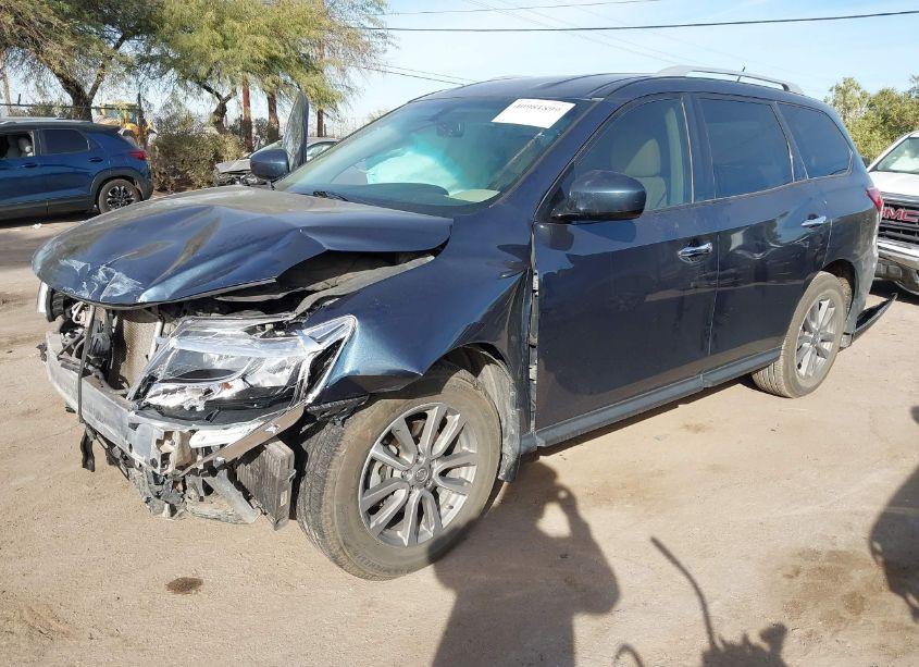 Photo 2 of 2016 Nissan Pathfinder SV (VIN 5N1AR2MN9GC625044)