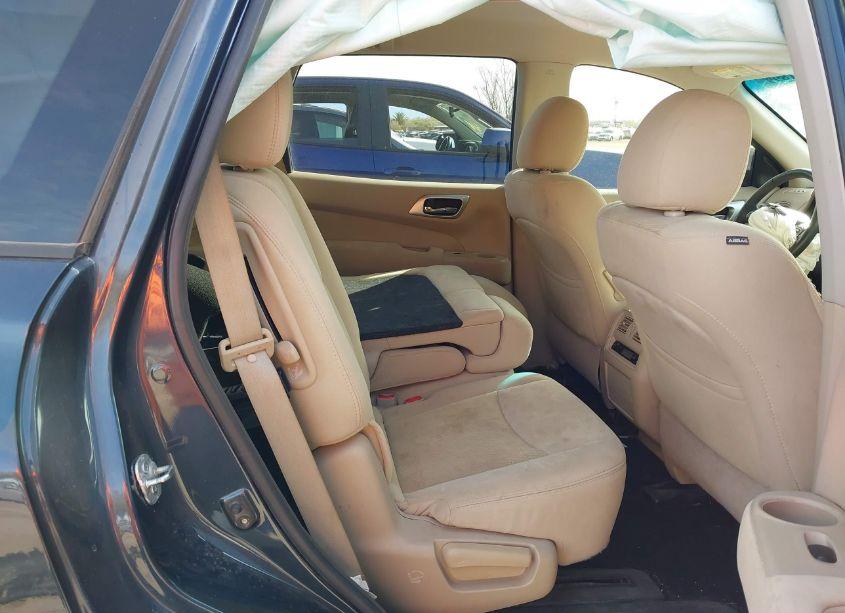 Photo 8 of 2016 Nissan Pathfinder SV (VIN 5N1AR2MN9GC625044)