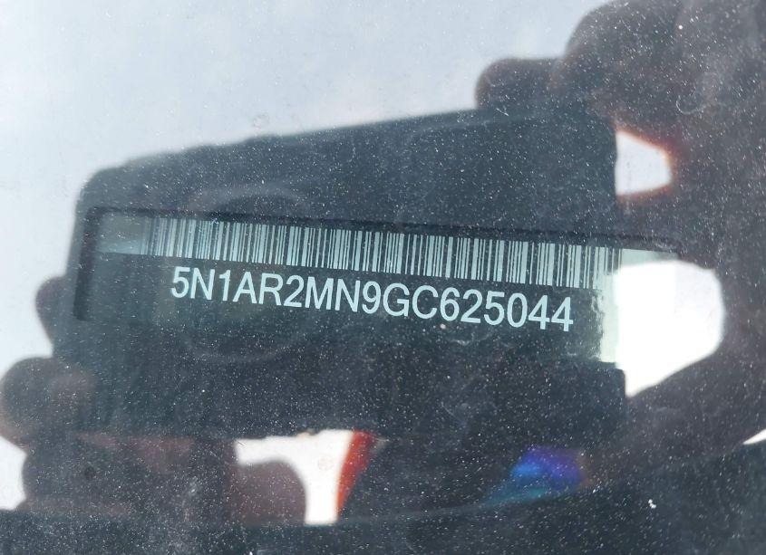 Photo 9 of 2016 Nissan Pathfinder SV (VIN 5N1AR2MN9GC625044)