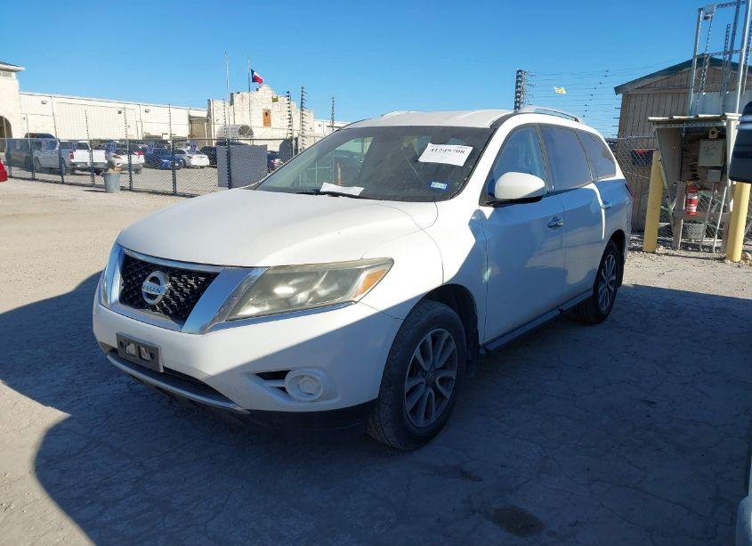 Photo 2 of 2013 Nissan Pathfinder SV (VIN 5N1AR2MNXDC684843)