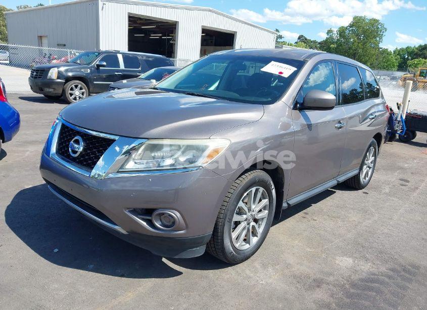 Photo 2 of 2014 Nissan Pathfinder S (VIN 5N1AR2MNXEC613921)