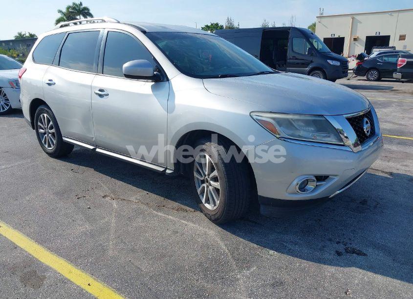 2015 Nissan Pathfinder PLATINUM/S/SL/SV (VIN 5N1AR2MNXFC617601) main photo
