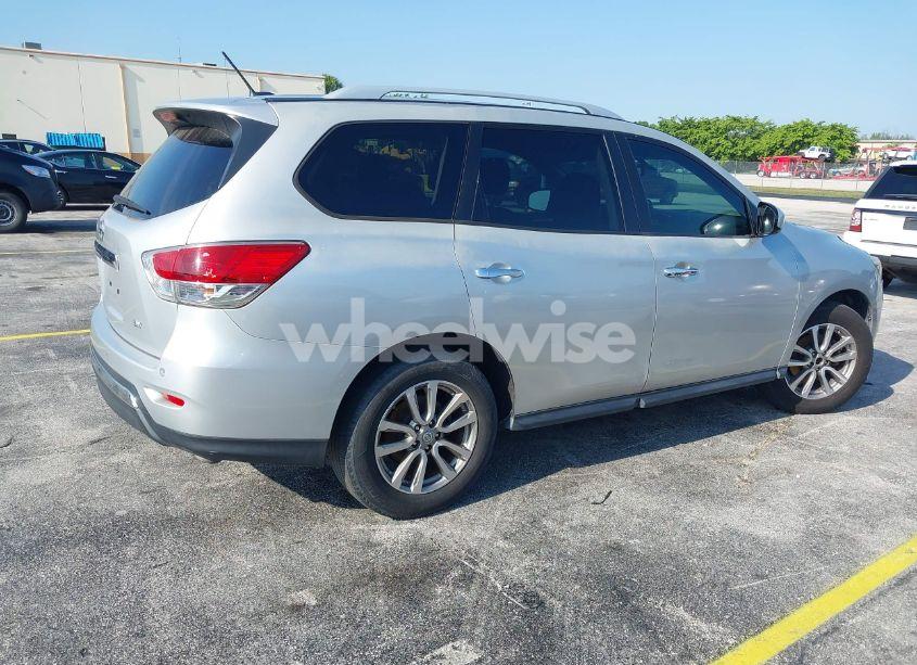 Photo 4 of 2015 Nissan Pathfinder PLATINUM/S/SL/SV (VIN 5N1AR2MNXFC617601)