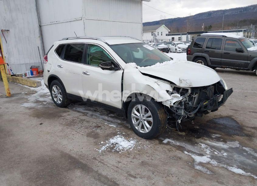 2015 Nissan Rogue SV (VIN 5N1AT2MK2FC830694) main photo