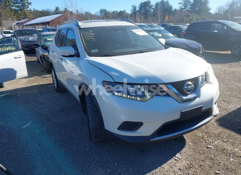 2015 Nissan Rogue SV (VIN 5N1AT2MK5FC760656) main photo