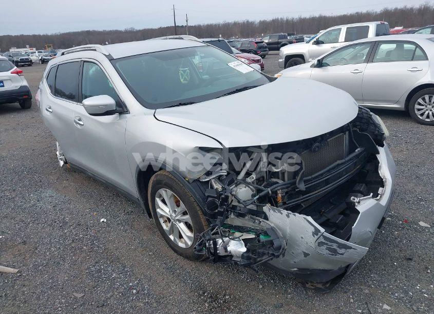 2015 Nissan Rogue SV (VIN 5N1AT2MK5FC814196) main photo