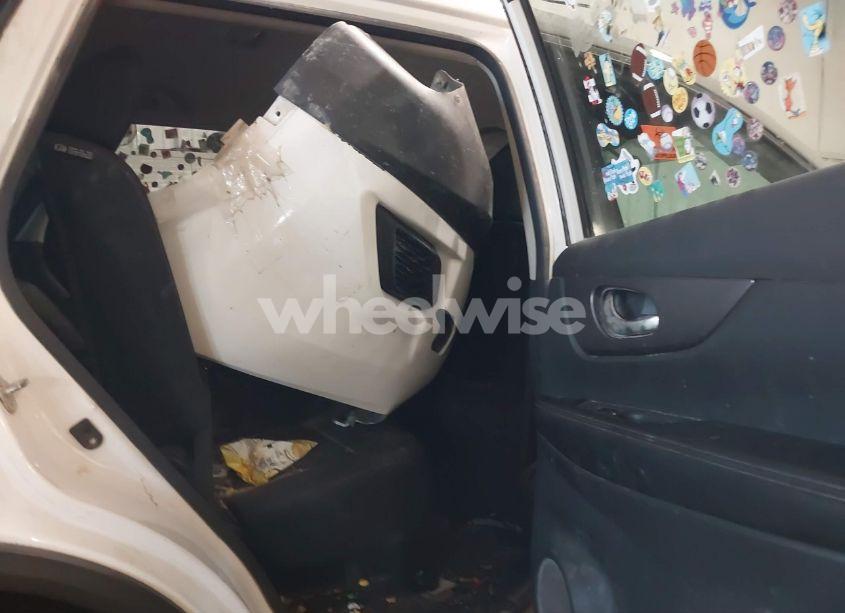 Photo 8 of 2015 Nissan Rogue S (VIN 5N1AT2MK5FC918221)