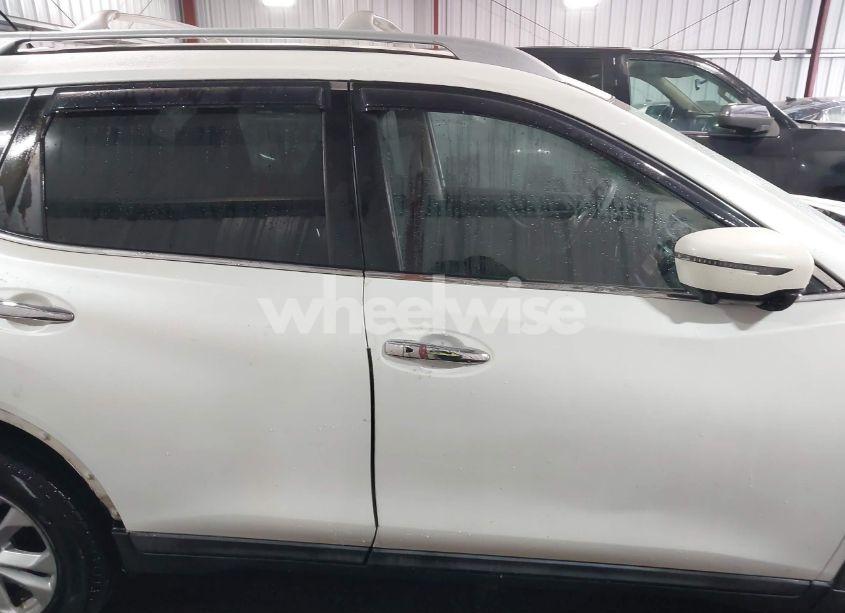 Photo 13 of 2016 Nissan Rogue SV (VIN 5N1AT2MM6GC877049)