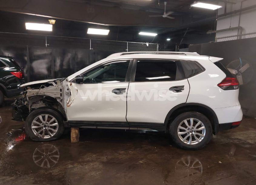 Photo 15 of 2017 Nissan Rogue SV (VIN 5N1AT2MM9HC800175)