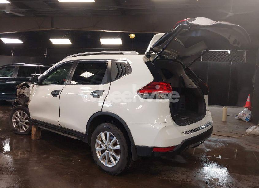 Photo 3 of 2017 Nissan Rogue SV (VIN 5N1AT2MM9HC800175)
