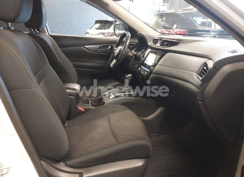 Photo 5 of 2017 Nissan Rogue SV (VIN 5N1AT2MM9HC800175)