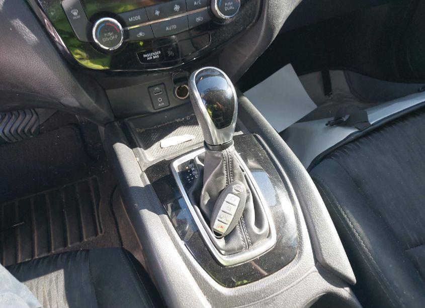 Photo 11 of 2017 Nissan Rogue SV (VIN 5N1AT2MN6HC753602)