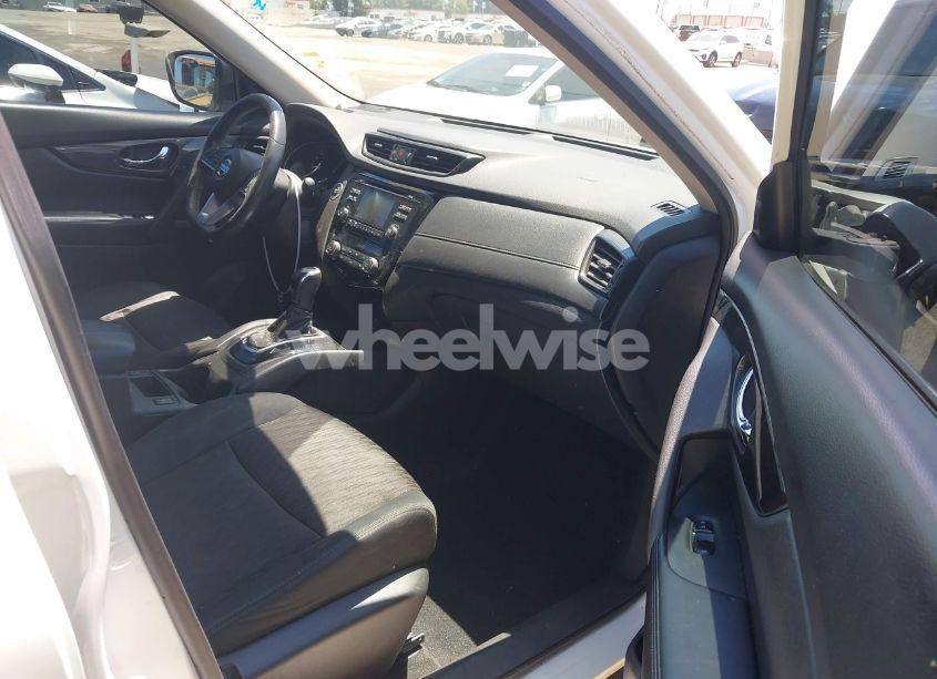 Photo 5 of 2017 Nissan Rogue SV (VIN 5N1AT2MN6HC753907)