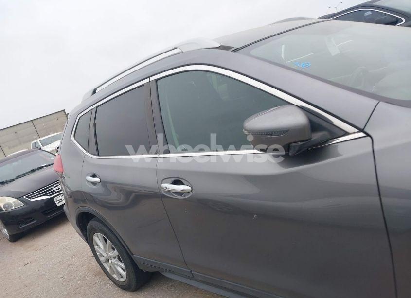 Photo 13 of 2017 Nissan Rogue SV (VIN 5N1AT2MN7HC838013)